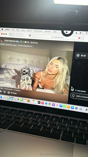 Photo by YOUR DREAM GIRL 💦✨☁️