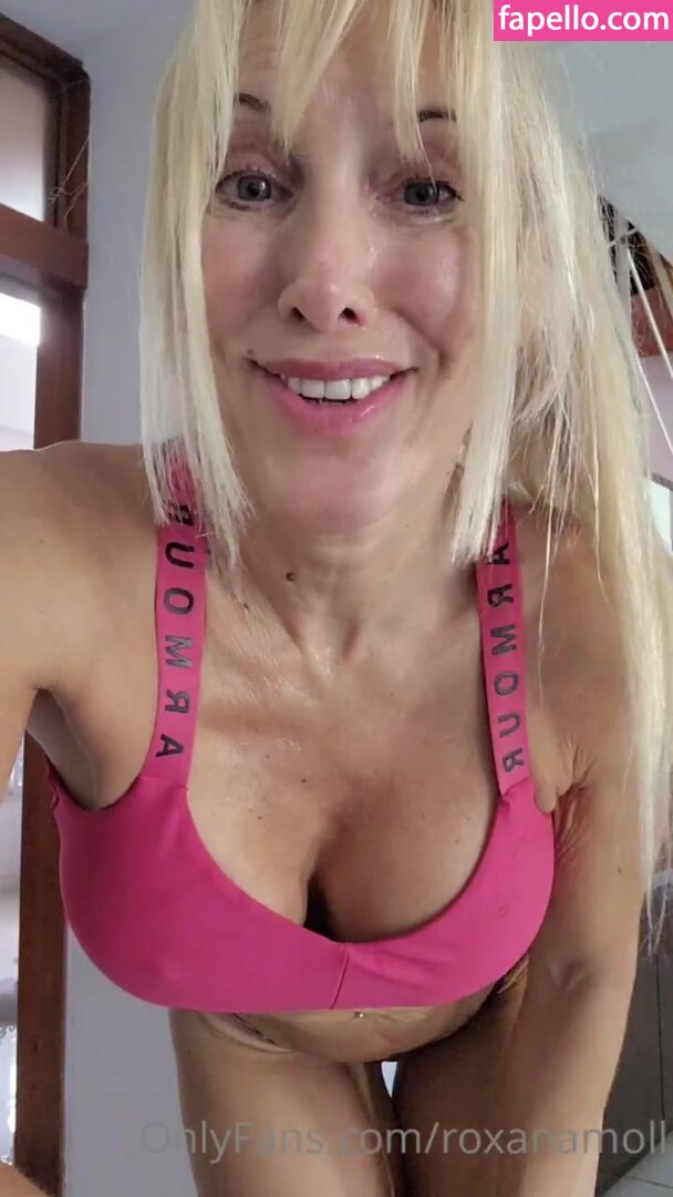 Photo by Roxana Moll