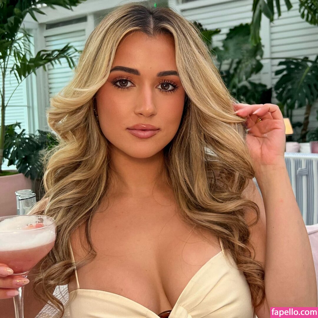 Photo by Santana Red