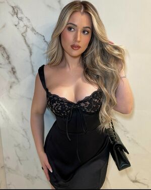 Photo by Santana Red