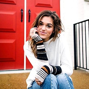 sadie_robertson Sadie Robertson pics download