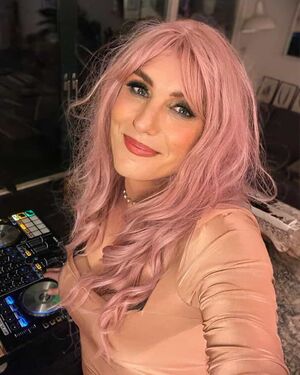 Photo by Sissy Emily